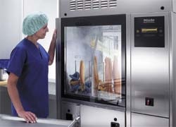 To visually monitor reprocessing, all-glass doors are an option