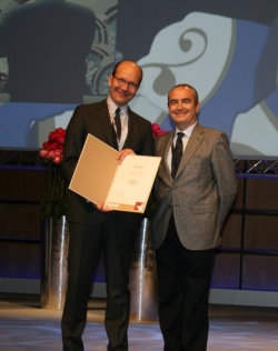 ECR President Prof. José Ignacio Bilbao (right) hands the Honorary Lecture...