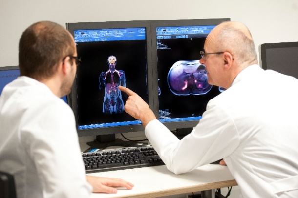 Combined imaging makes it possible: Images taken with the PET/MR scanner that...
