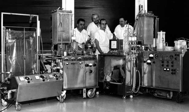 Yes, huge! A first generation heart-lung machine used at Düsseldorf University...