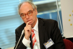  Prof. Dr. Helmut Brand