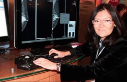 Dr Martínez Miravete credits tomosynthesis with helping her make more accurate...
