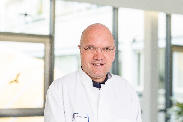 Professor Dr. med. Horst Urbach, Ärztlicher Direktor der Klinik für...
