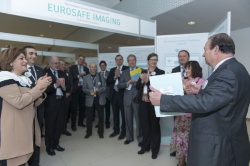 Eröffnung der EuroSafe Ausstellung am ECR 2014 durch Professor Guy Frija aus...