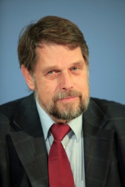  Prof. Mathias Freund