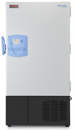 Photo: Temperature freezer: green solution in lab