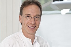 Dr. Ulf-Joachim Gerlach vom Unfallkrankenhaus Hamburg.