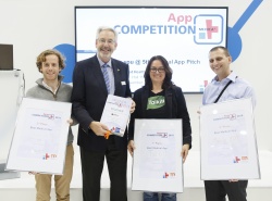 Joachim Schäfer, Managing Director Messe Düsseldorf, presents the winners...