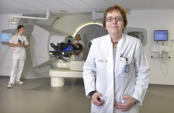 Prof. Mechthild Krause behandelt erste Patienten in der Universitäts...