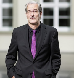 Prof. Dr. Roland Jahns ist verantwortlich für die Implementierung der...