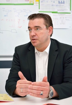 Andreas Henkel ist Leiter des Geschäftsbereichs IT an der Uniklinik Jena.
