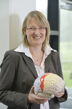 Prof. Dr. Johanna Kißler koordiniert das Projekt NeuroCommTrainer. Ziel ist...