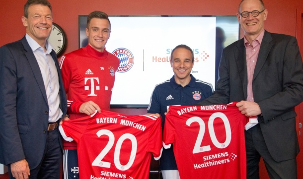 Andreas Jung, Mitglied des Vorstands der FC Bayern München AG (von links),...