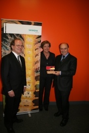 von links: Prof. Dr. Erich Reinhardt, CEO Siemens Medical Solutions, Prof. Dr....