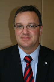 Prof. Andreas Busch (AB), Forschungsvorstand der Bayer Schering Pharma AG 