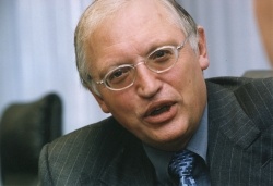 EU Commissioner Günter Verheugen wants to improve patients access to...