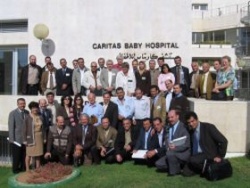 Kursteilnehmer und Dozenten des Ultraschallkurses in Bethlehem (Quelle: DEGUM)