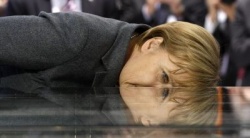 Photo: Video: Kanzlerin Merkel auf der Medica