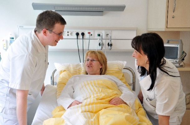 Photo: Frauen im Krankenhaus denken zuerst an die eigene Familie