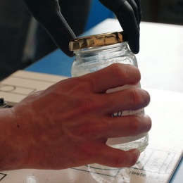 Experimental tests on robotic prosthesis: patient opens a jar