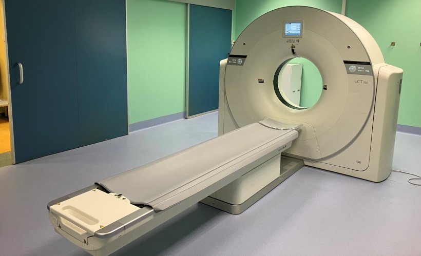 uct780 ct scanner in hospital room