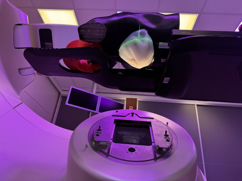 X-Akt Mamma RTX with breast phantom during a radiotherapy session