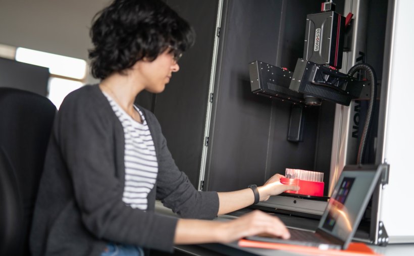 A student from Fachhochschule Dortmund operates the hyperspectral camera at the...