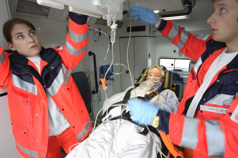 Schlaganfall-Erstversorgung im Rettungswagen