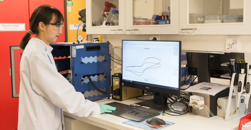 Ju-Yeon Seo working in the laboratory