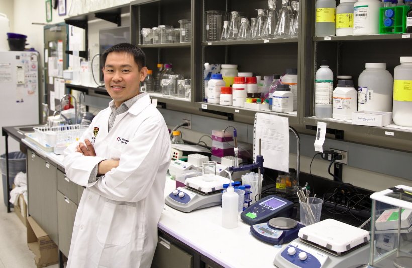 Tuan Trang in his lab at the Cumming School of Medince, University of Calgary