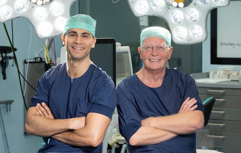 Neurosurgeons Dara Niknejad and Bart van der Zwan standing next to each other...