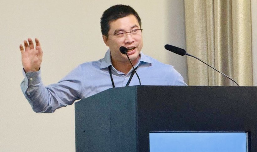 Zhiyong Zhang speaking at the ESMRMB 2025 Congress in Marseille