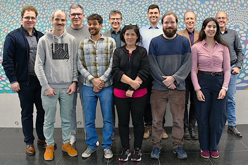 Gruppenfoto mit elf Personen