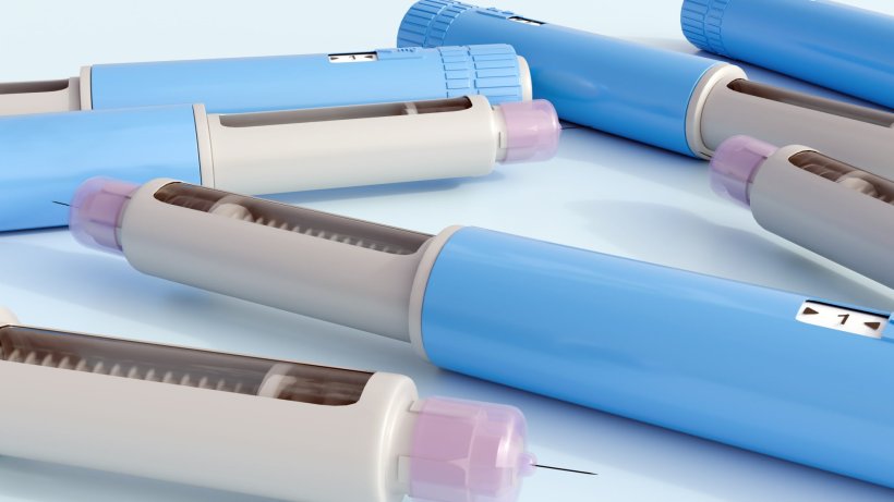 3D rendering of seven blue pens for GLP-1 weight loss drugs