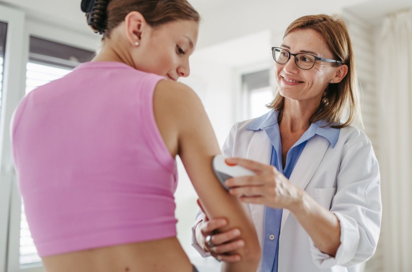 The new wavelength combination supports both heart rate monitoring and AGE...