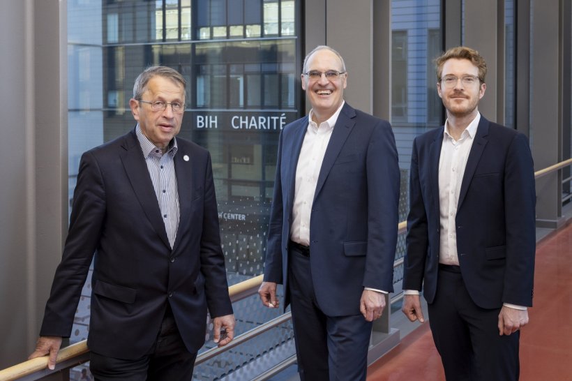 Prof. Heyo K. Kroemer (von links), Vorstandsvorsitzender der Charité, Dr....