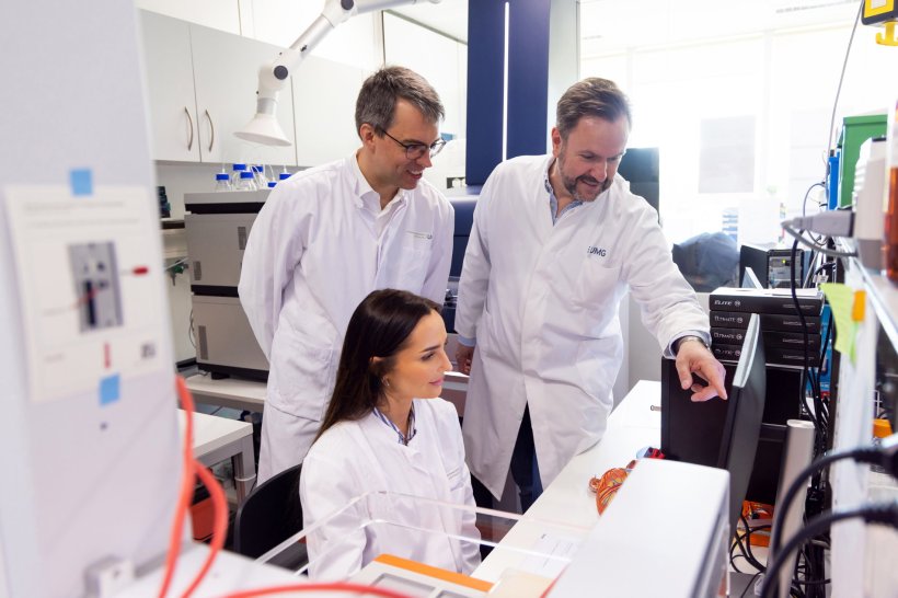 Dr. Aiste Liutkute, Prof. Dr. Niels Voigt und Dr. Christof Lenz sitzen und...