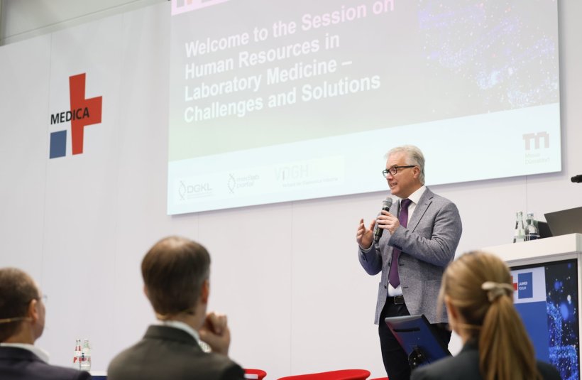 Mit direkter Anbindung ans Messegeschehen verbindet das MEDICA LABMED FORUM...