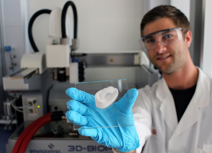 Ohr aus dem 3D-Drucker: Empa-Forscher Michael Hausmann nutzt Nanocellulose als...