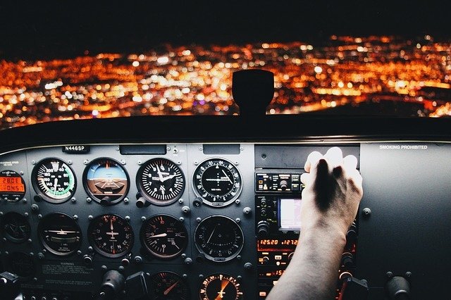 Hand aufs Herz: Wer würde sich in ein Flugzeug ohne Pilot setzen?