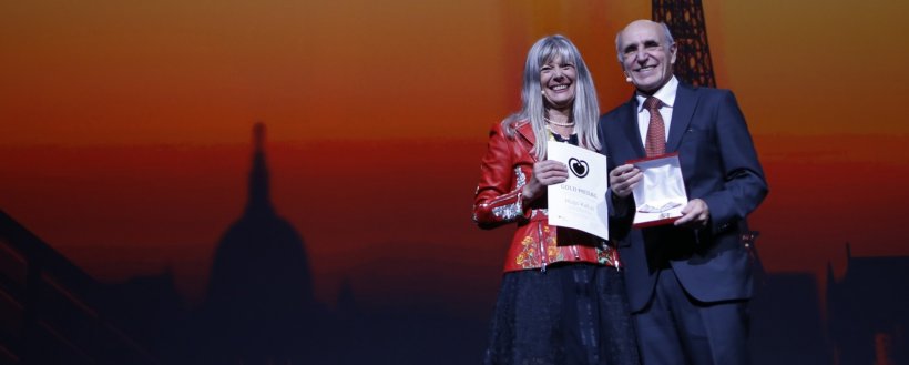 two people at award ceremony at cardiology congress