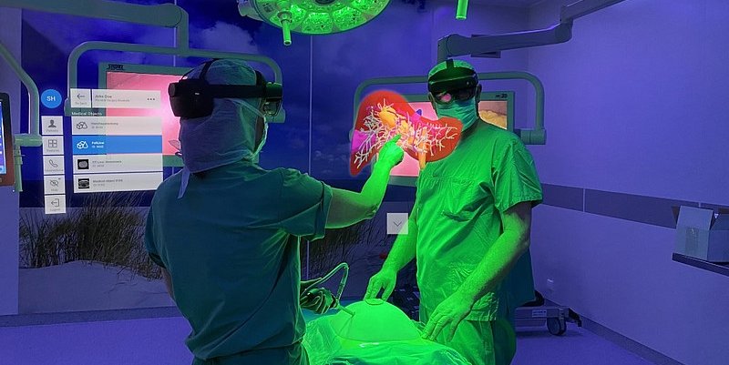 Operation mit AR-Brille: Chirurgen können sich künftig 3D-Modelle über dem...