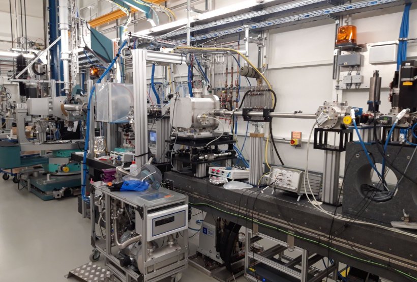 Beamline P10 at DESYs X-ray source PETRA III where the experiments took place