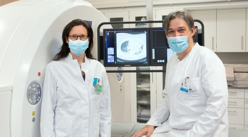 Prof. Dr. Okka Hamer, Leiterin Kardiopulmonale Bildgebung (links), und Prof....