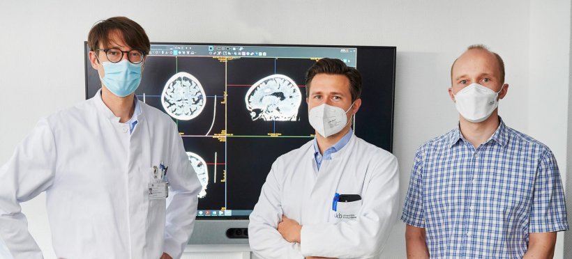 Von links: Prof. Alexander Radbruch, Direktor der Klinik für Neuroradiologie...