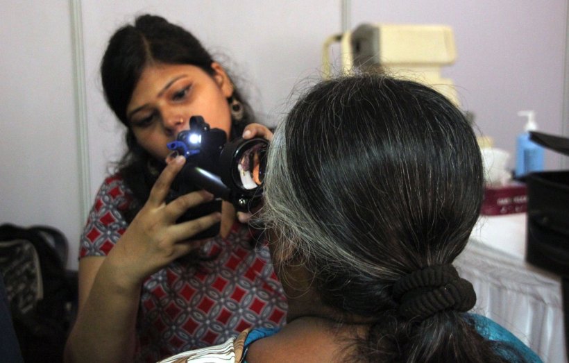Smartphone-basiertes, telemedizinisches Screening-Programm in Indien: Eine...