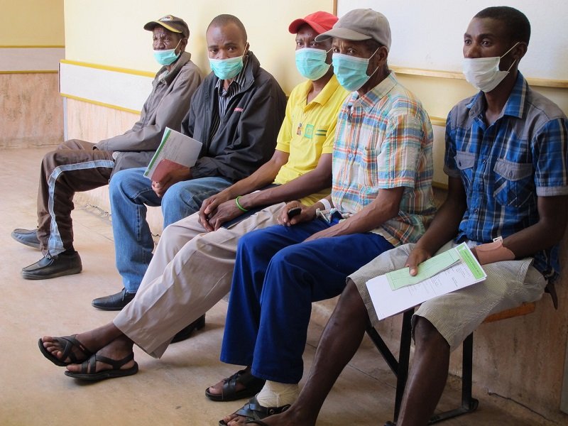 Patienten in der Tuberkuloseambulanz am Katutura State Hospital in Windhoek,...