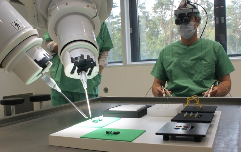 robotic surgery system demonstration