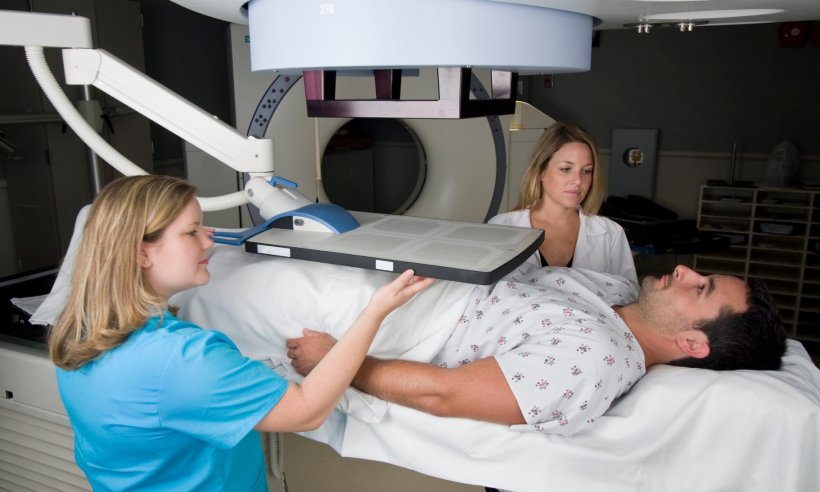 Man receiving radiotherapy for prostate cancer (symbolic photo)