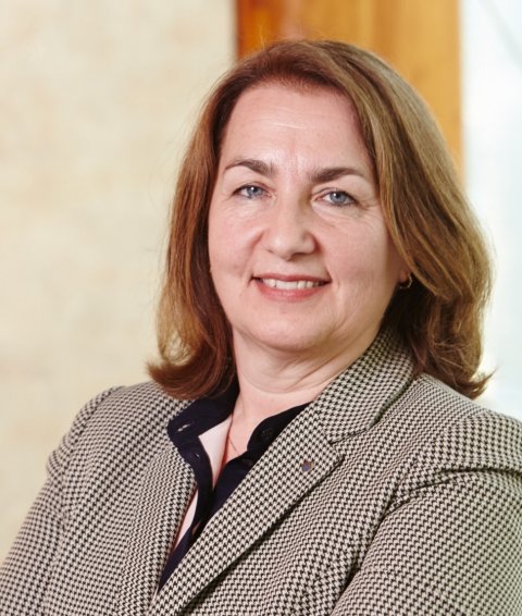 portrait of dina tiniakos